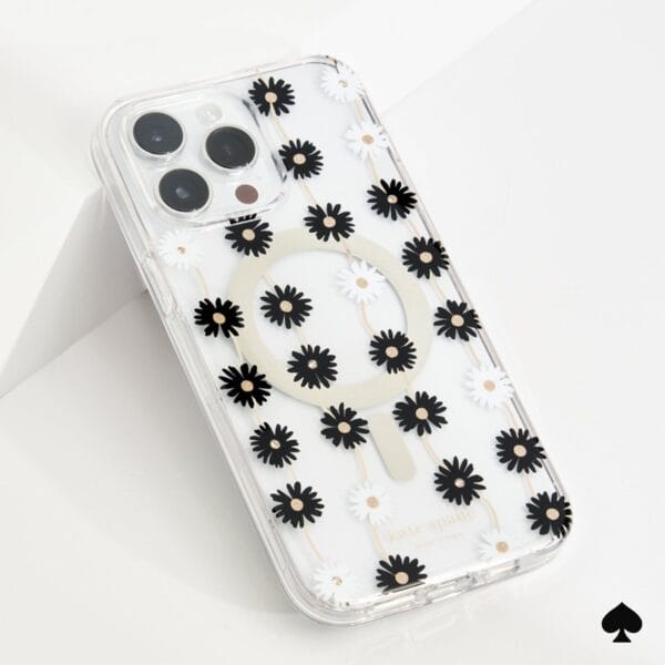 DaisyChainBlack_WhiteMagSafe_6.1Pro__PDP_7.jpg
